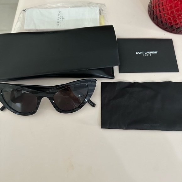 Saint Laurent cat eye Lily sunglasses - Picture 3 of 8